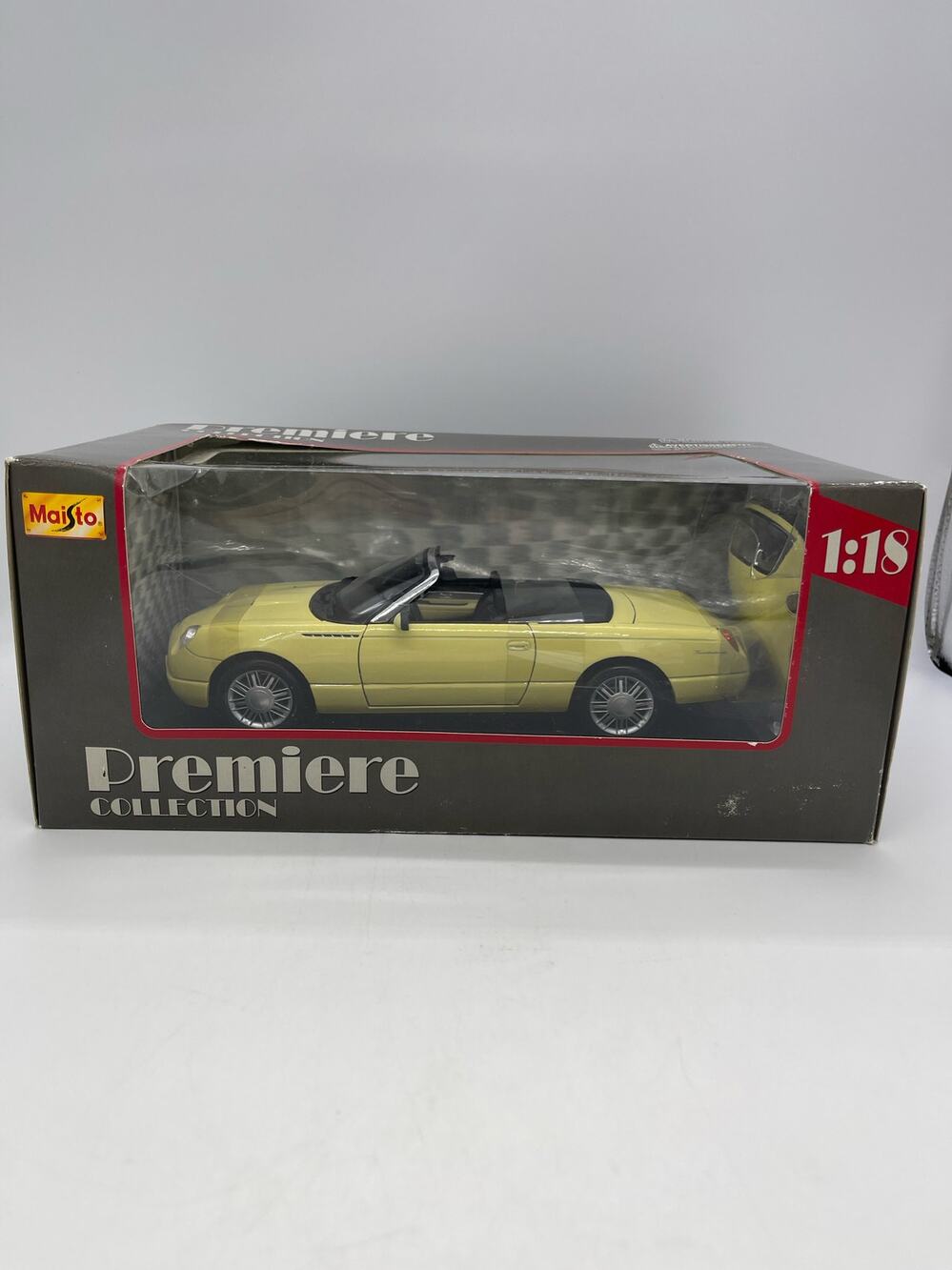 Maisto 1:18 Die-Cast  Premiere Collection Yellow Thunderbird Show Car